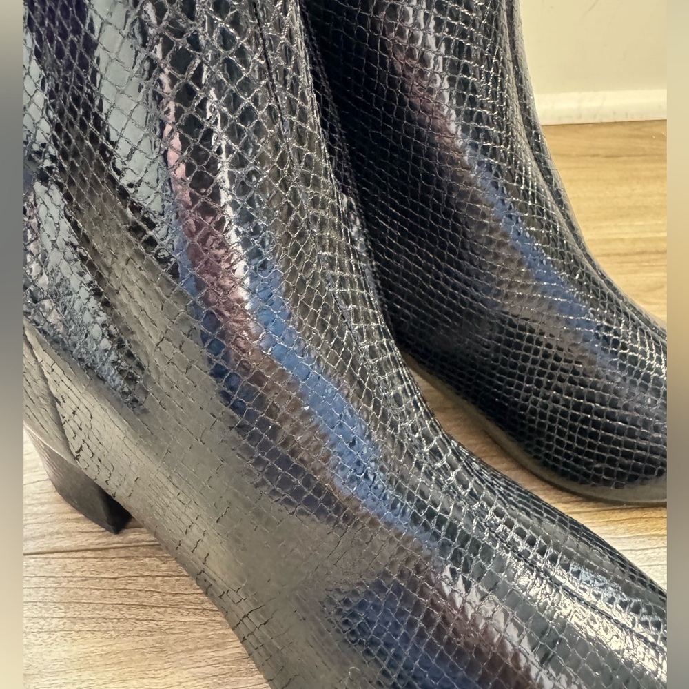 Marc Fisher Jarli Ankle Booties Boots Black Snake skin Shiny Pointed Toe Sz 6 - Picture 2 of 10